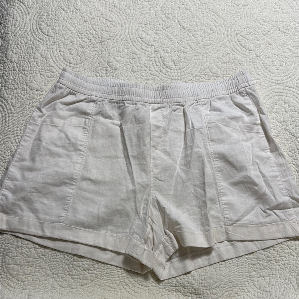Old Navy Women's White Casual Shorts Size L